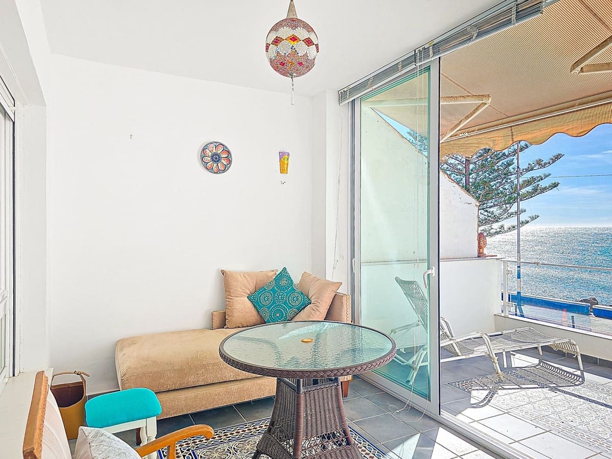 2 bedroom Semi-detached Villa for sale in Lagos - € 450,000 (Ref: 9614579)