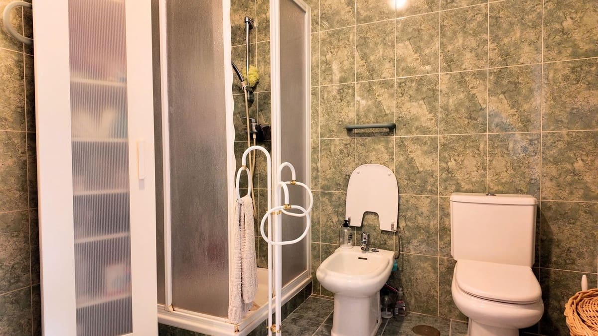 3 makuuhuone Omakotitalo myytävänä paikassa Monda mukana 
autotalli - 349 000 € (Ref: 9618682)