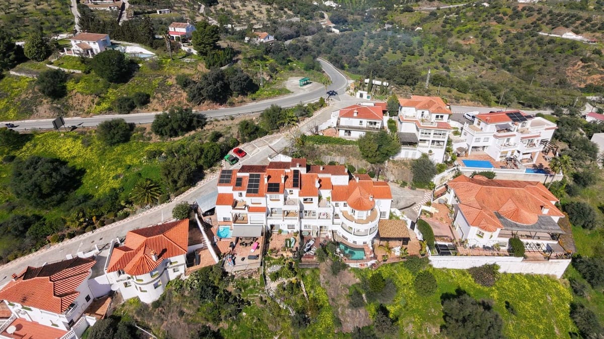 3 makuuhuone Omakotitalo myytävänä paikassa Monda mukana 
autotalli - 349 000 € (Ref: 9618682)