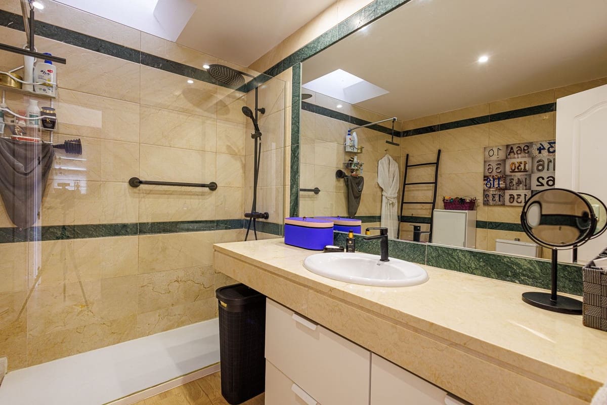 3 bedroom Townhouse for sale in Estepona with pool garage - € 777,000 (Ref: 9620716)