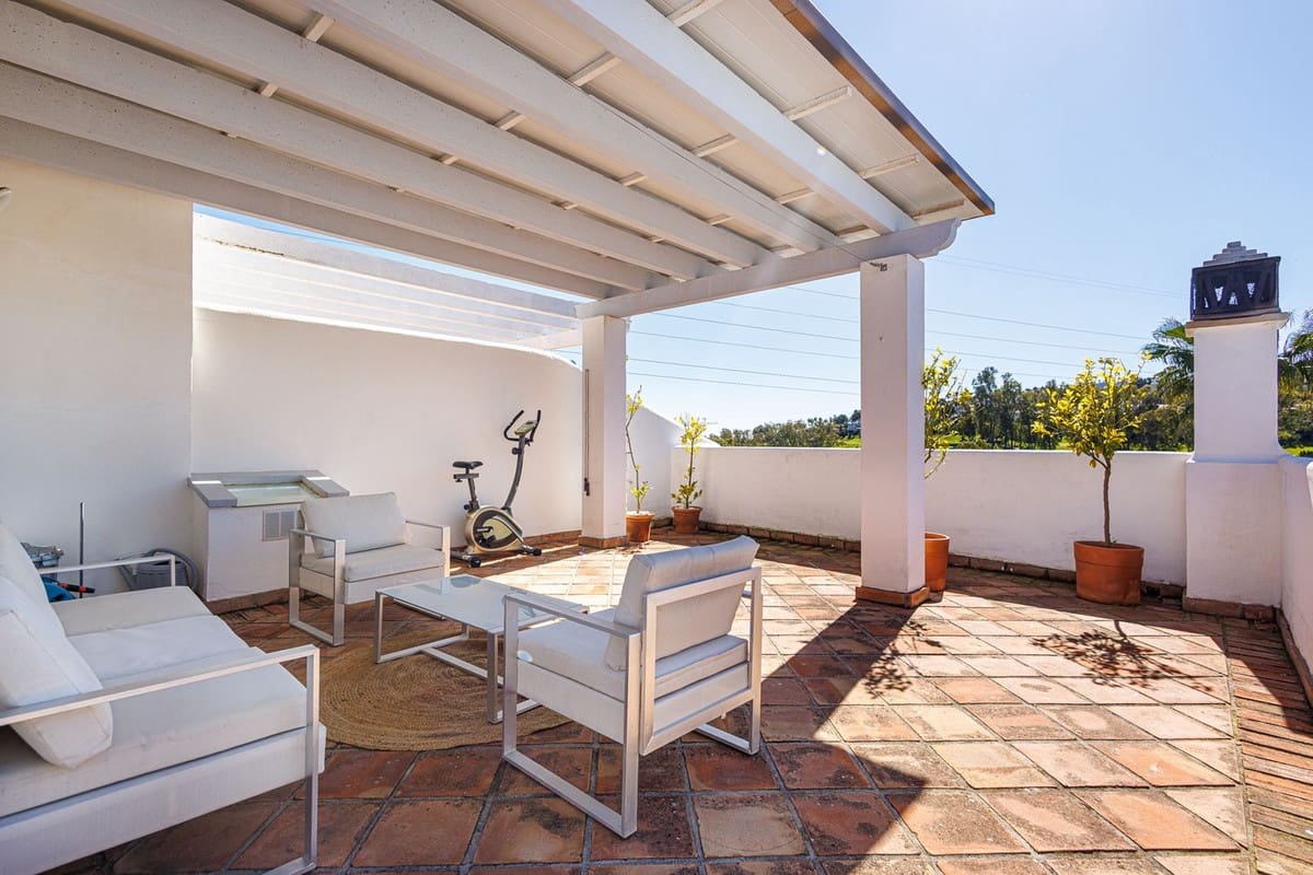 3 bedroom Townhouse for sale in Estepona with pool garage - € 777,000 (Ref: 9620716)