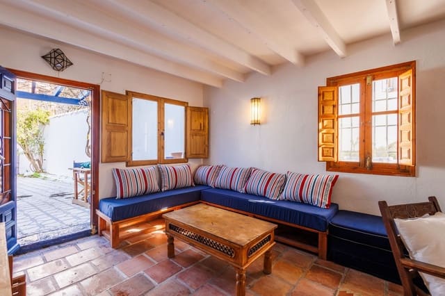 3 bedroom Townhouse for sale in Comares with garage - € 350,000 (Ref: 9622219)