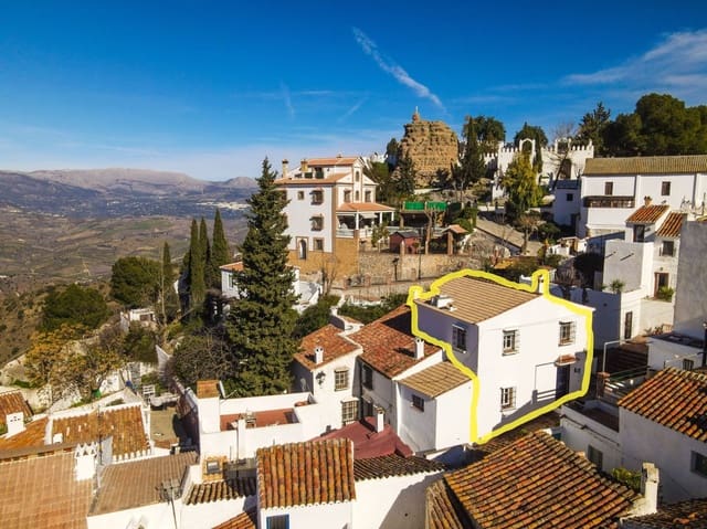 3 bedroom Townhouse for sale in Comares with garage - € 350,000 (Ref: 9622219)