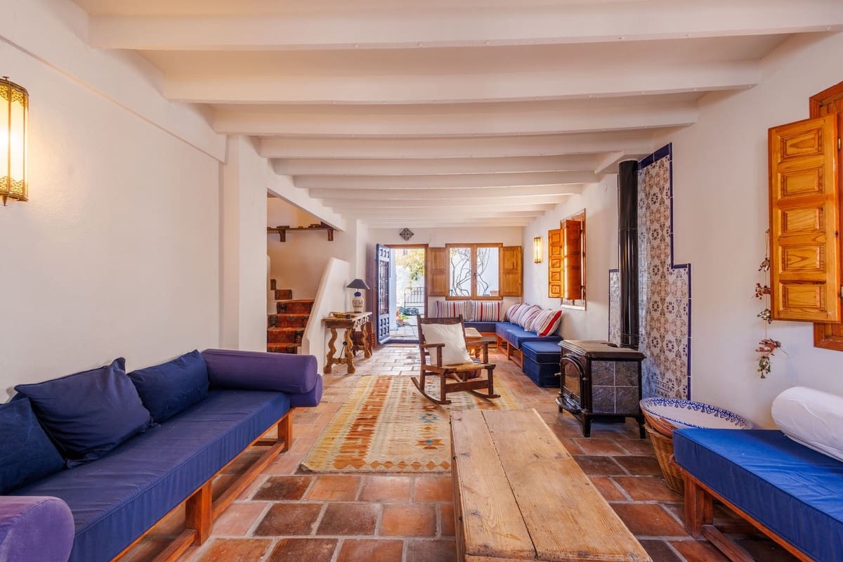 3 bedroom Townhouse for sale in Comares with garage - € 350,000 (Ref: 9622219)