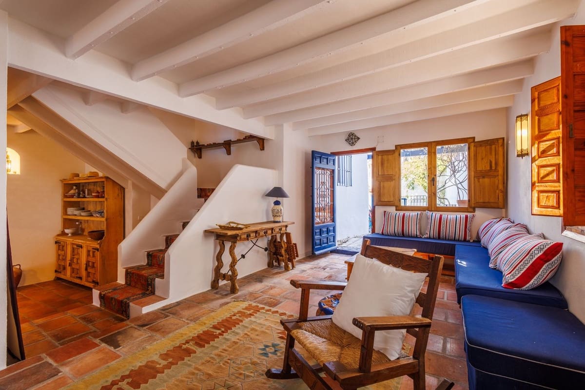 3 bedroom Townhouse for sale in Comares with garage - € 350,000 (Ref: 9622219)