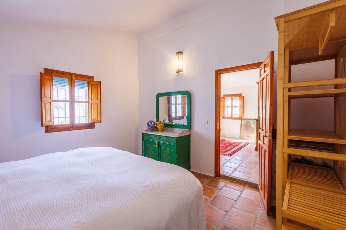 3 bedroom Townhouse for sale in Comares with garage - € 350,000 (Ref: 9622219)