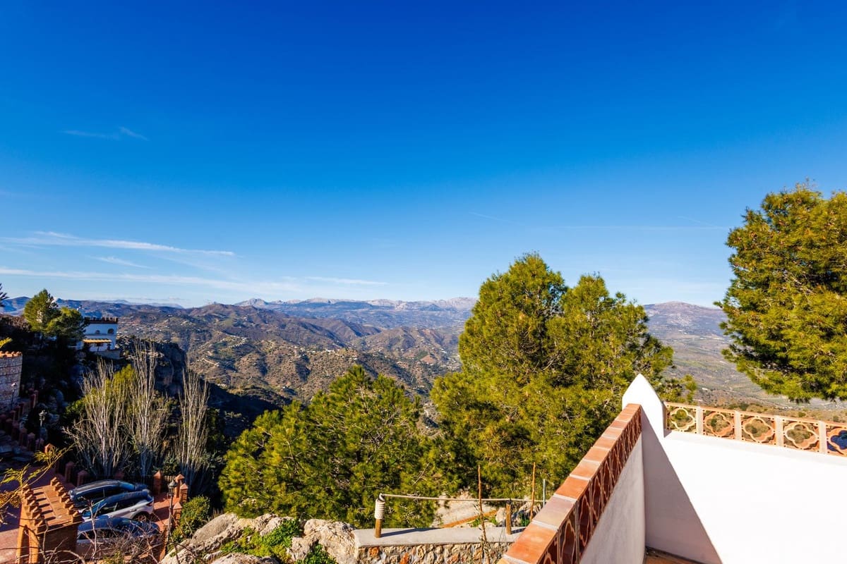 3 makuuhuone Omakotitalo myytävänä paikassa Comares mukana 
autotalli - 550 000 € (Ref: 9622220)