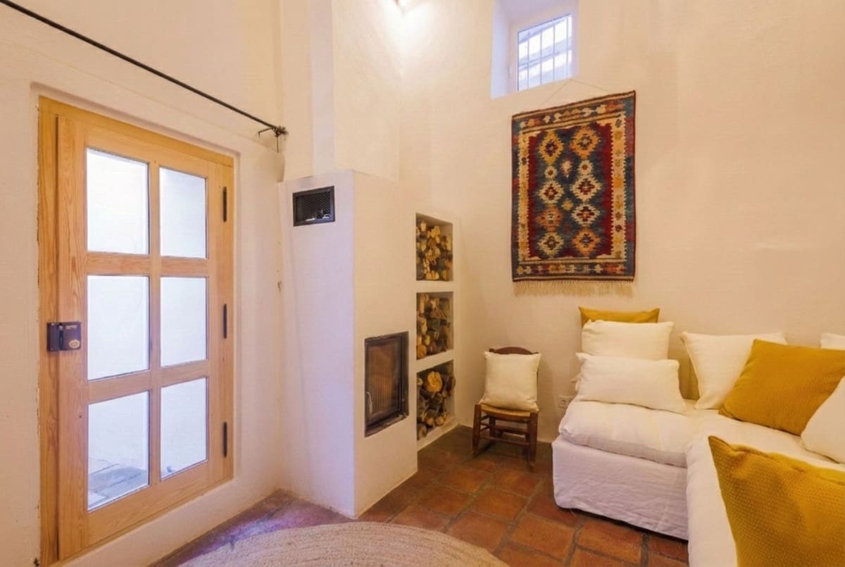 3 bedroom Townhouse for sale in Comares with garage - € 550,000 (Ref: 9622220)