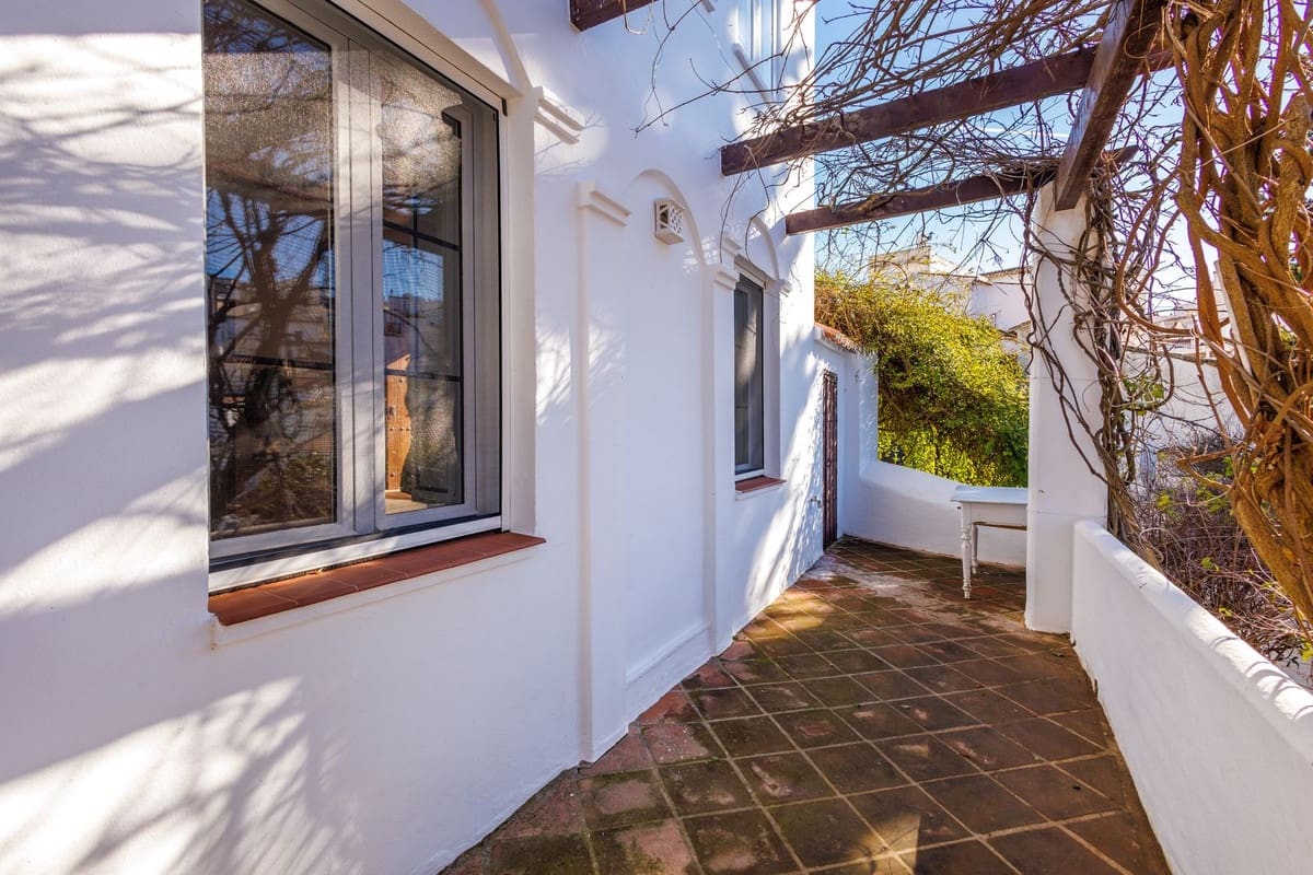 3 bedroom Townhouse for sale in Comares with garage - € 550,000 (Ref: 9622220)