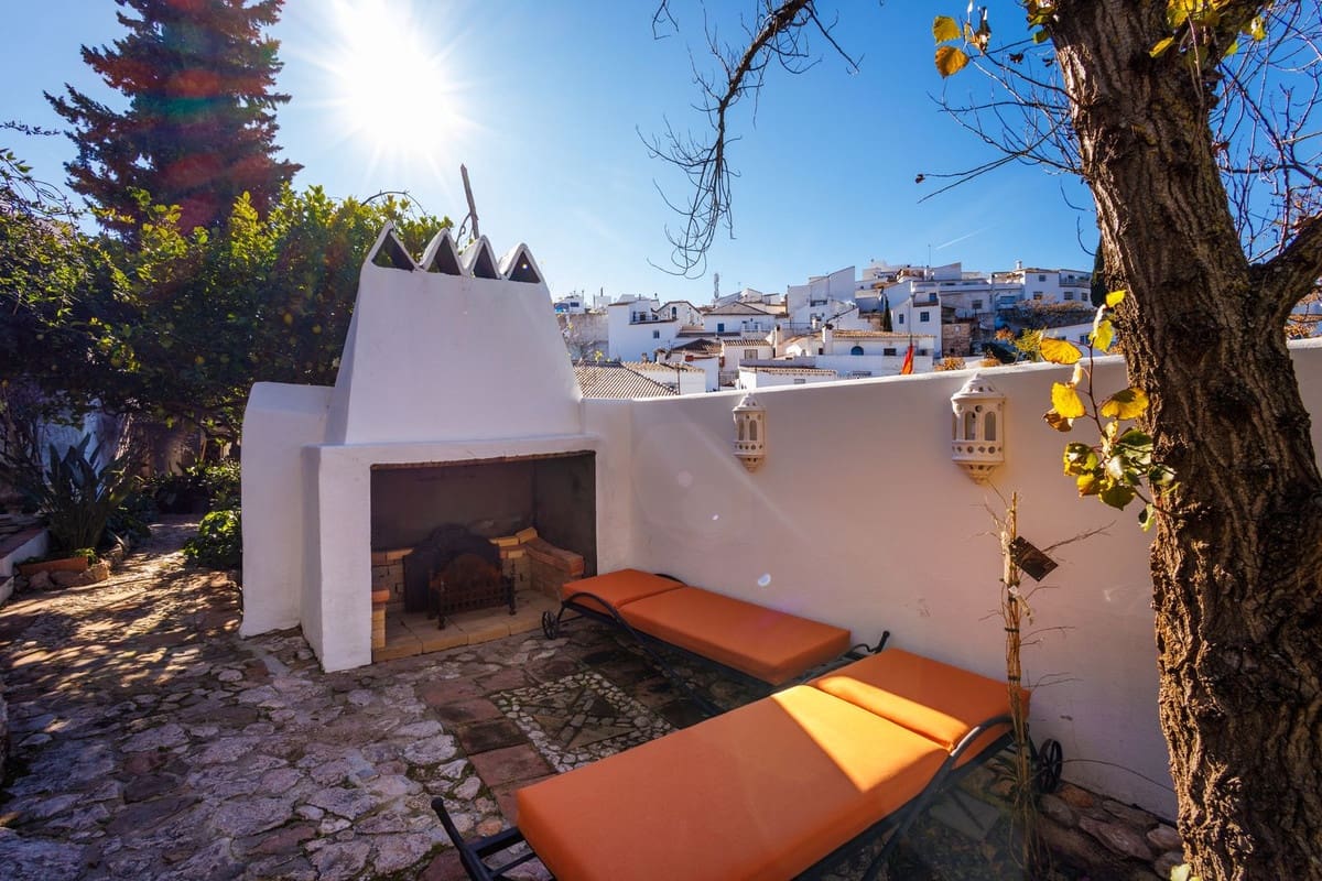 3 bedroom Townhouse for sale in Comares with garage - € 550,000 (Ref: 9622220)