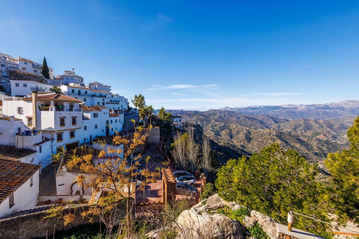 3 bedroom Townhouse for sale in Comares with garage - € 550,000 (Ref: 9622220)