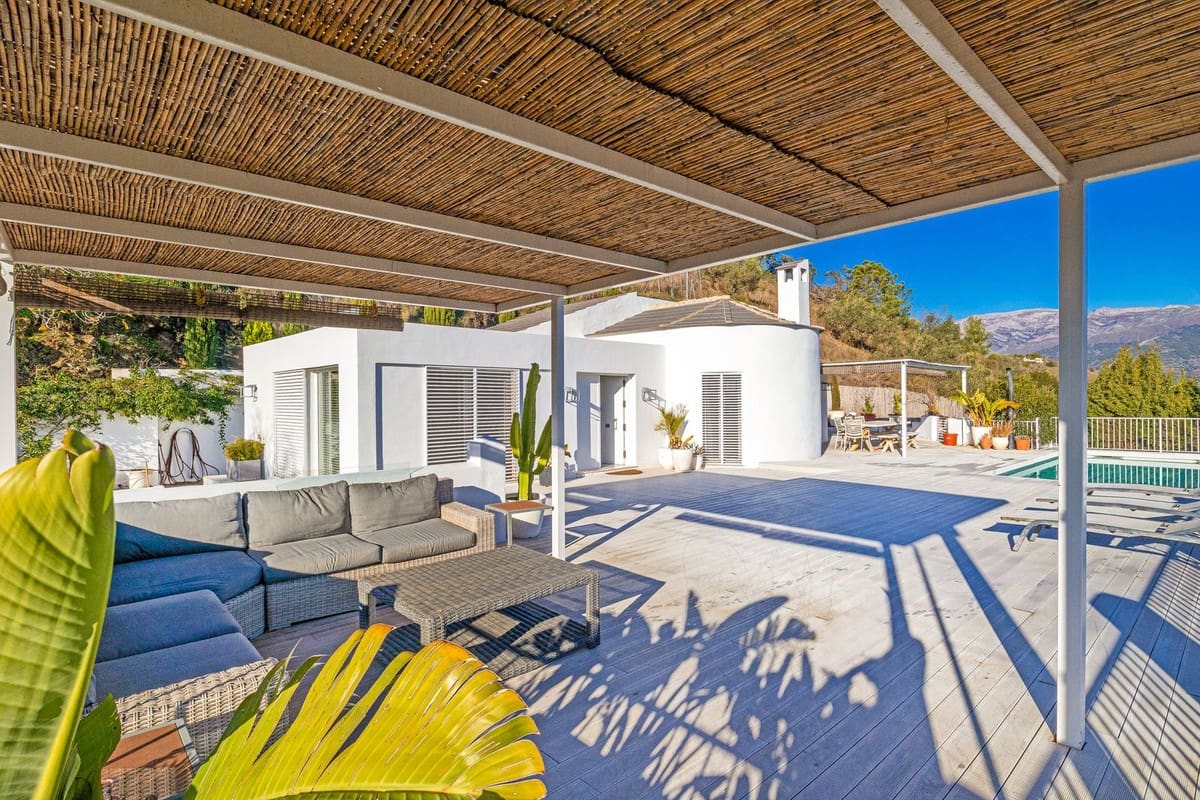 4 soverom Villa til salgs i Competa med svømmebasseng garasje - € 650 000 (Ref: 9624201)