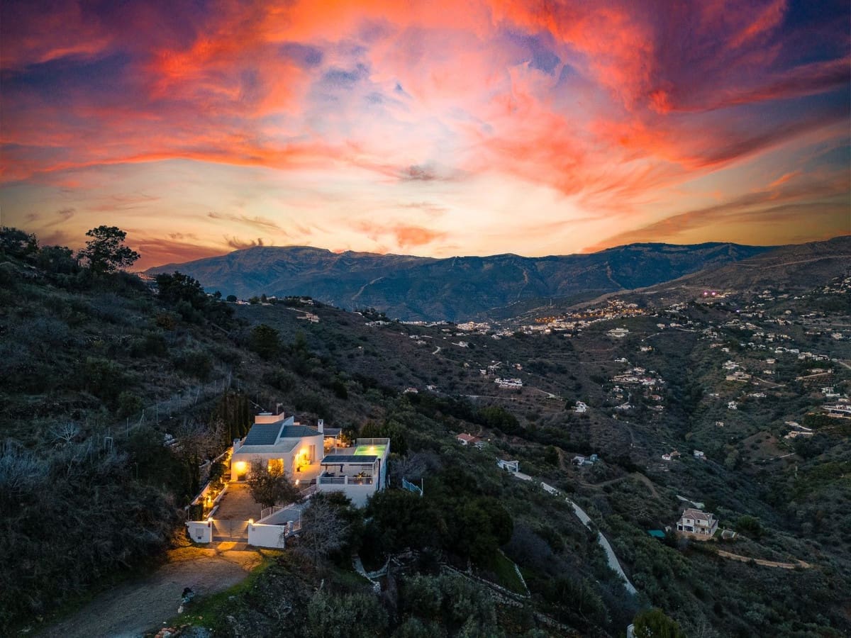 4 soverom Villa til salgs i Competa med svømmebasseng garasje - € 650 000 (Ref: 9624201)