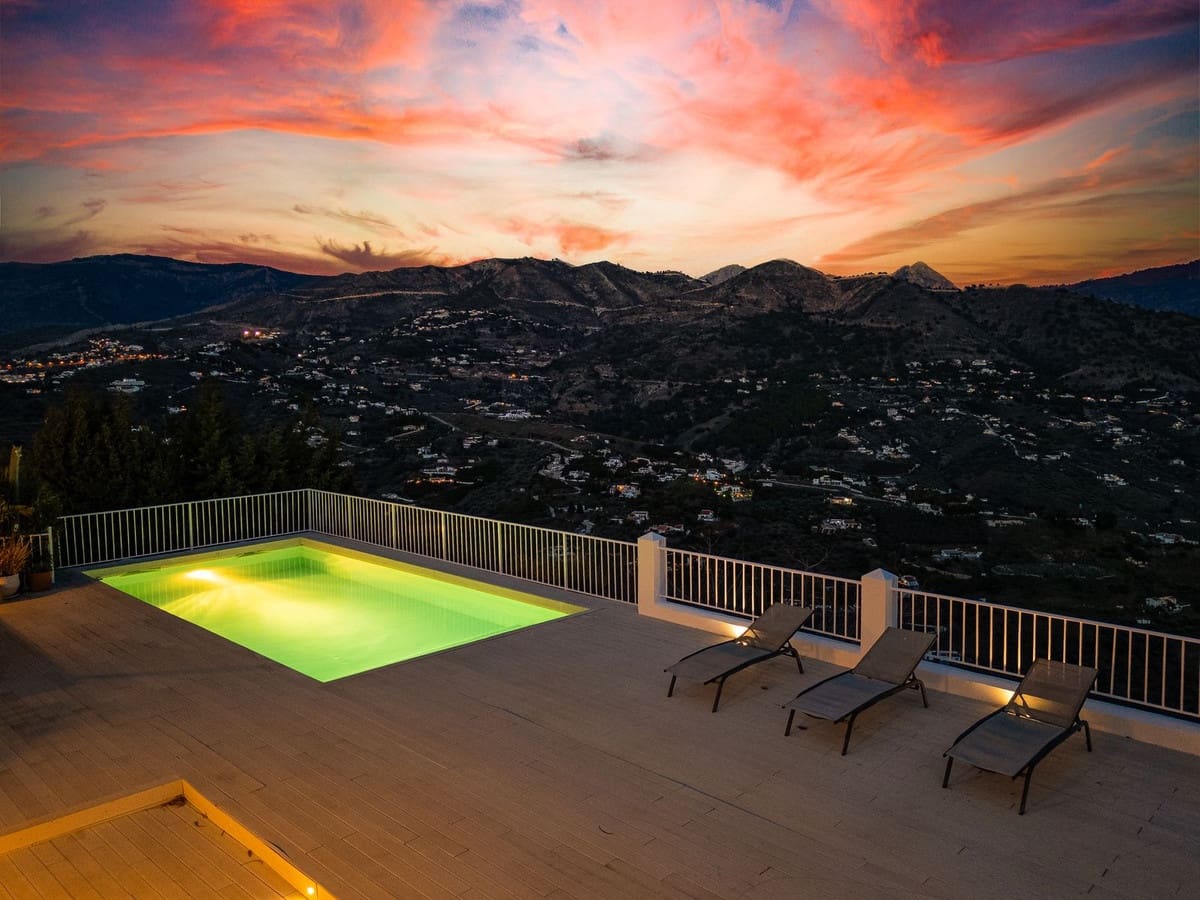 4 slaapkamer Villa te koop in Competa met zwembad garage - € 650.000 (Ref: 9624201)