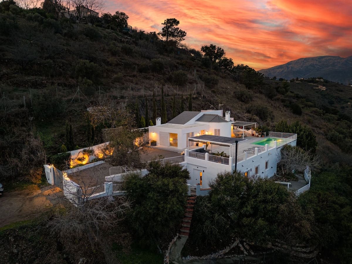 4 slaapkamer Villa te koop in Competa met zwembad garage - € 650.000 (Ref: 9624201)