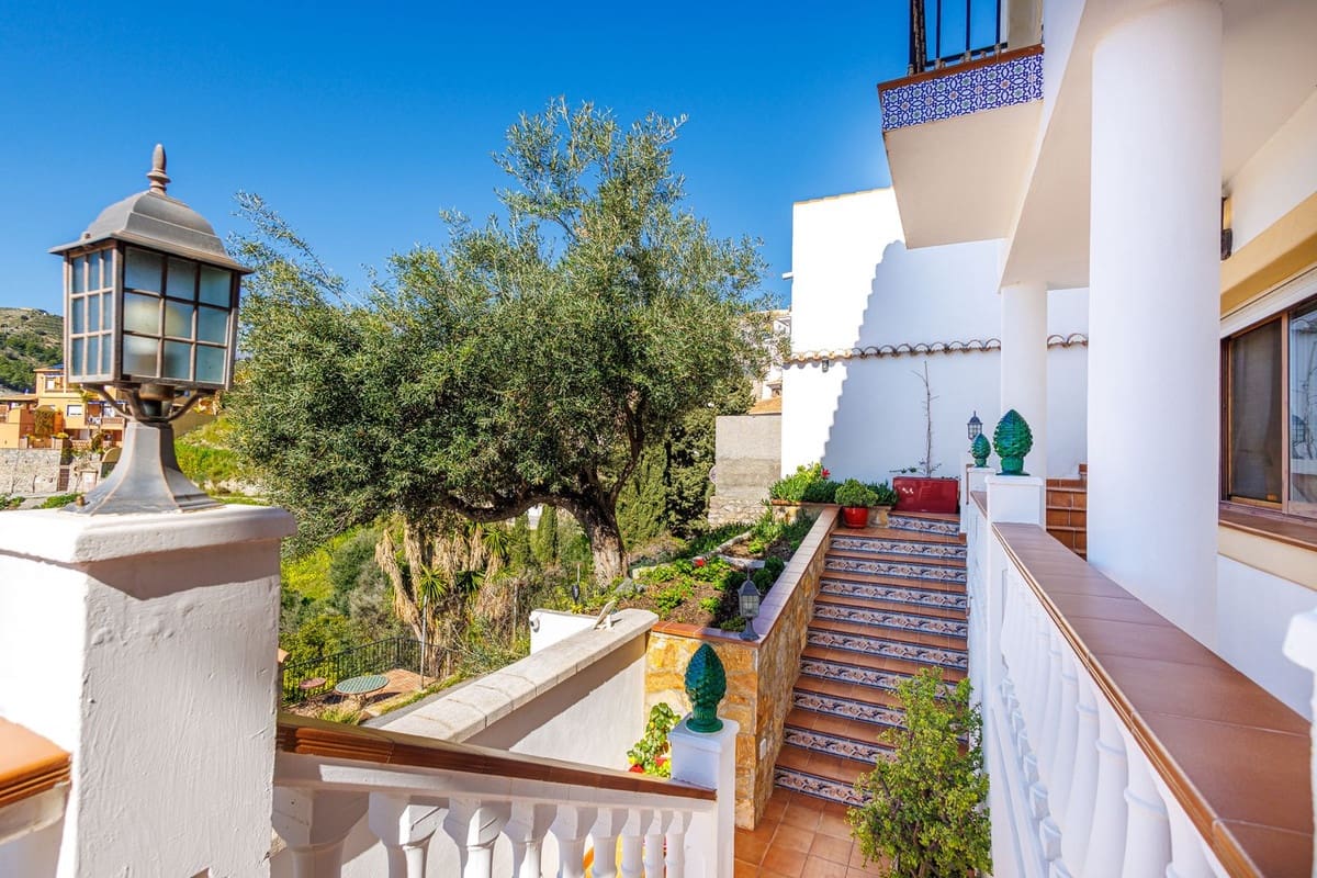 3 soveværelse Villa til salg i Almunecar med swimmingpool garage - € 849.000 (Ref: 9624202)