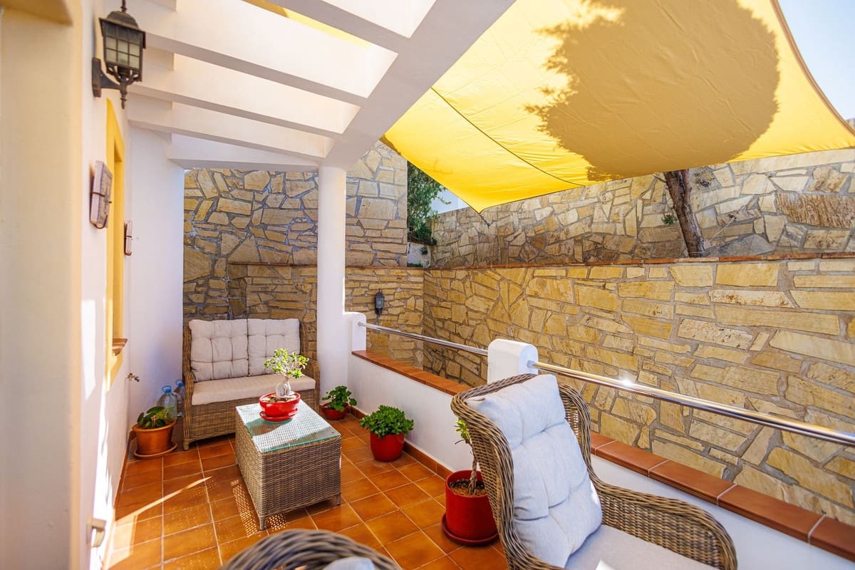 3 soveværelse Villa til salg i Almunecar med swimmingpool garage - € 849.000 (Ref: 9624202)