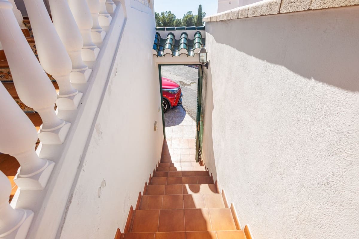 3 soveværelse Villa til salg i Almunecar med swimmingpool garage - € 849.000 (Ref: 9624202)