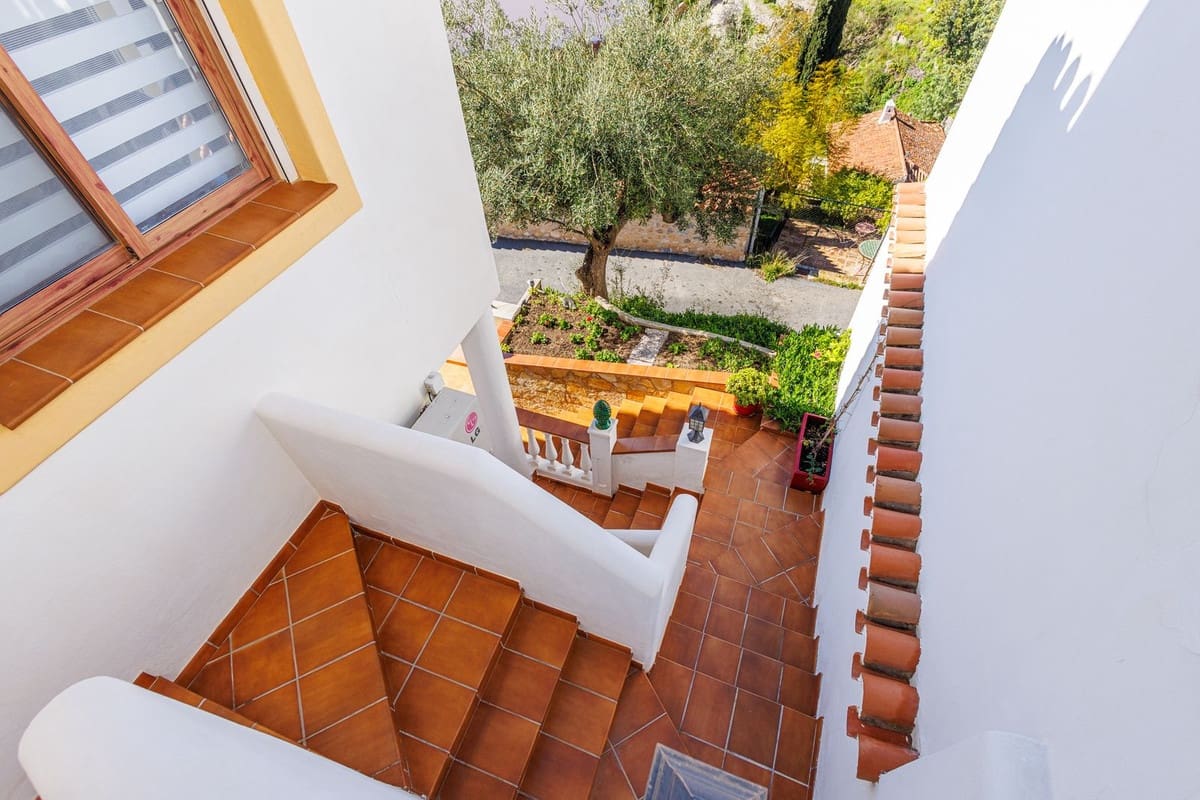 3 soveværelse Villa til salg i Almunecar med swimmingpool garage - € 849.000 (Ref: 9624202)