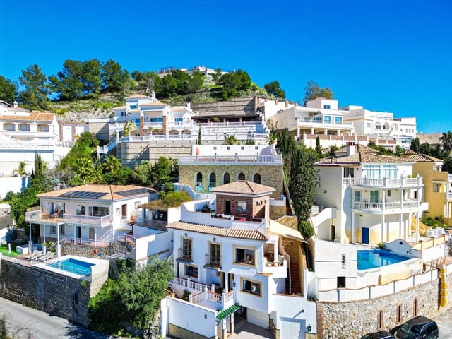 3 slaapkamer Villa te koop in Almuñécar met zwembad garage - € 849.000 (Ref: 9624202)