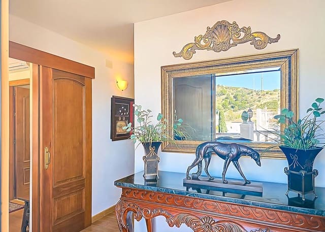 3 bedroom Villa for sale in Almuñécar with pool garage - € 849,000 (Ref: 9624202)