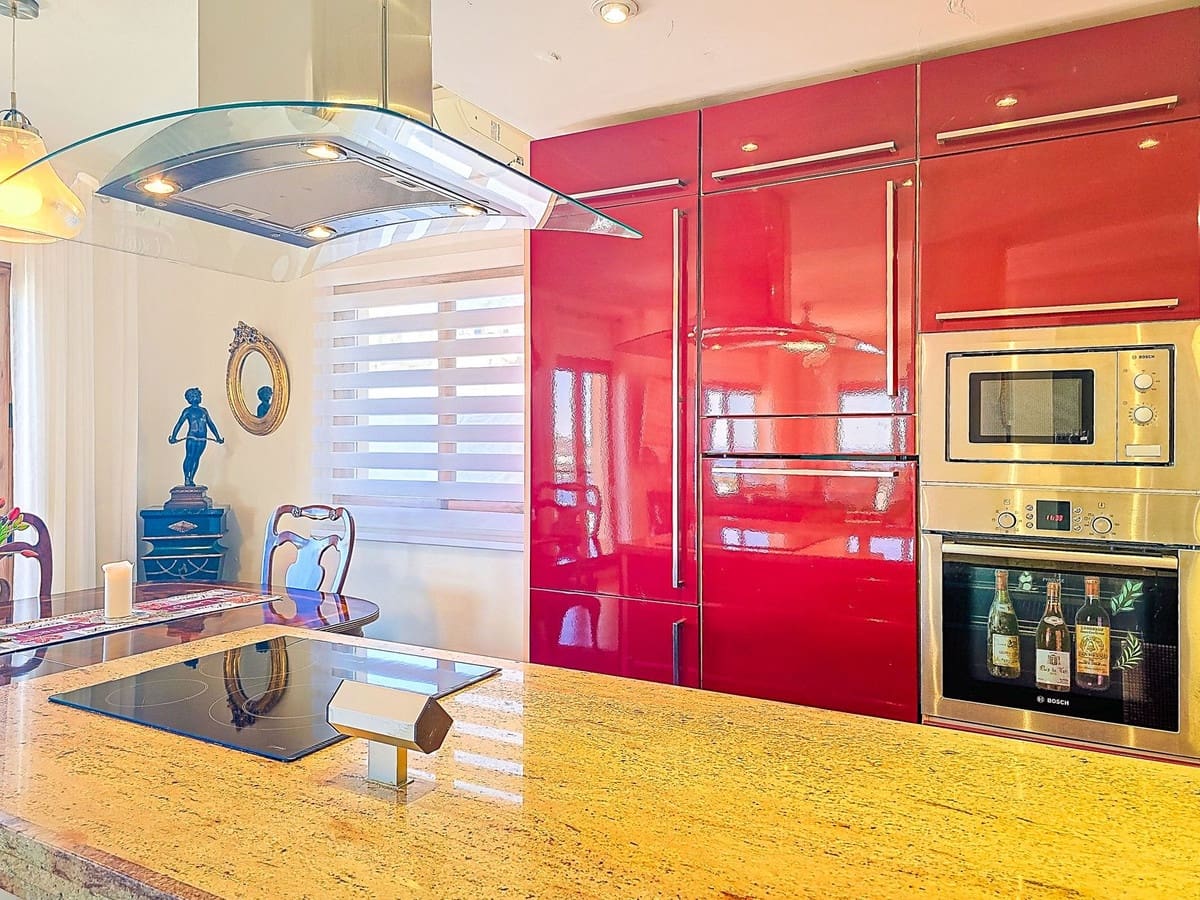 3 bedroom Villa for sale in Almunecar with pool garage - € 849,000 (Ref: 9624202)