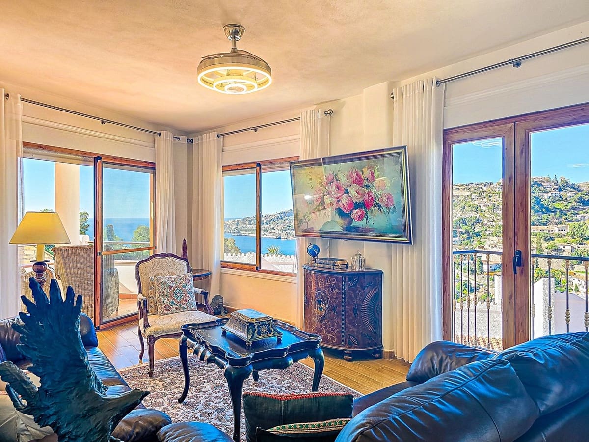 3 bedroom Villa for sale in Almunecar with pool garage - € 849,000 (Ref: 9624202)