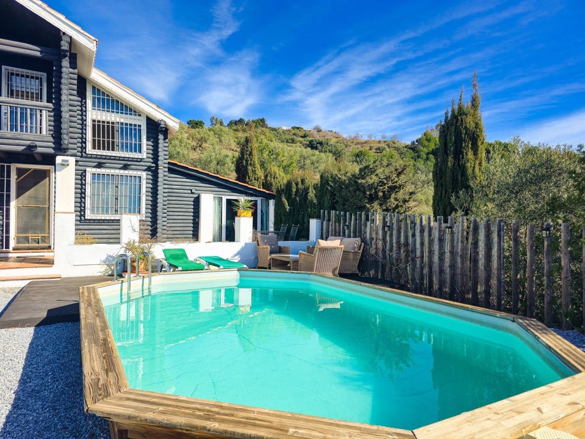 4 bedroom Villa for sale in Canillas de Albaida with pool garage - € 330,000 (Ref: 9627187)