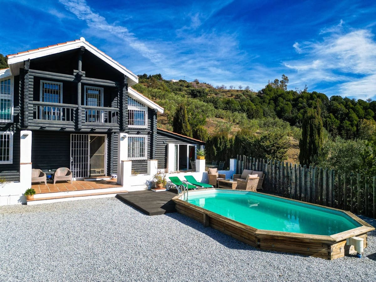 4 bedroom Villa for sale in Canillas de Albaida with pool garage - € 330,000 (Ref: 9627187)