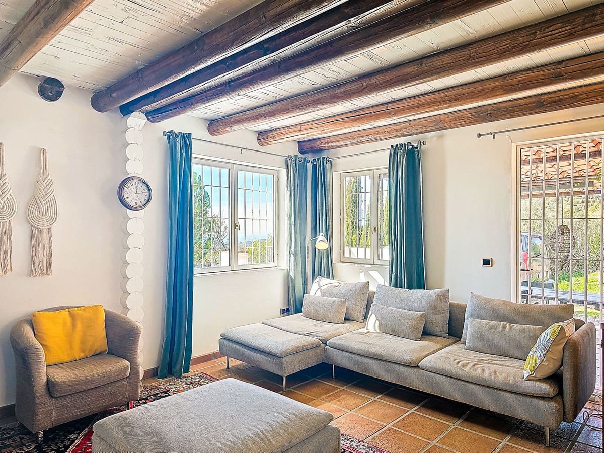 4 sypialnia Willa na sprzedaż w Canillas de Albaida z basenem garażem - 330 000 € (Ref: 9627187)