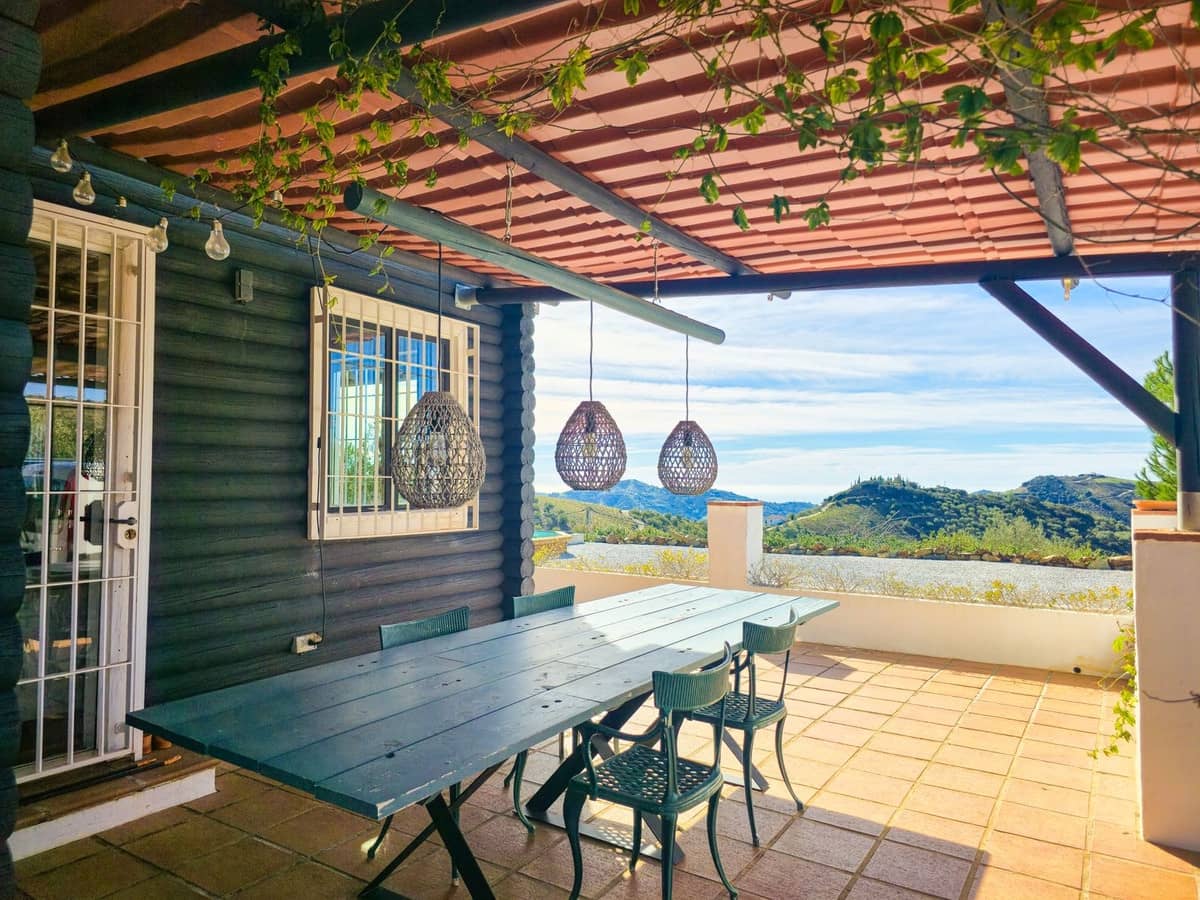 4 sypialnia Willa na sprzedaż w Canillas de Albaida z basenem garażem - 330 000 € (Ref: 9627187)