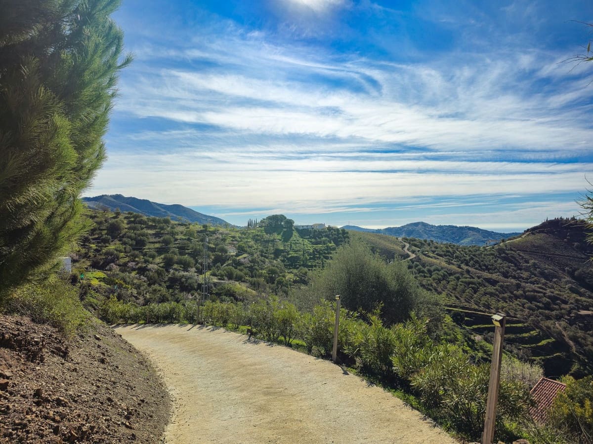 4 sypialnia Willa na sprzedaż w Canillas de Albaida z basenem garażem - 330 000 € (Ref: 9627187)