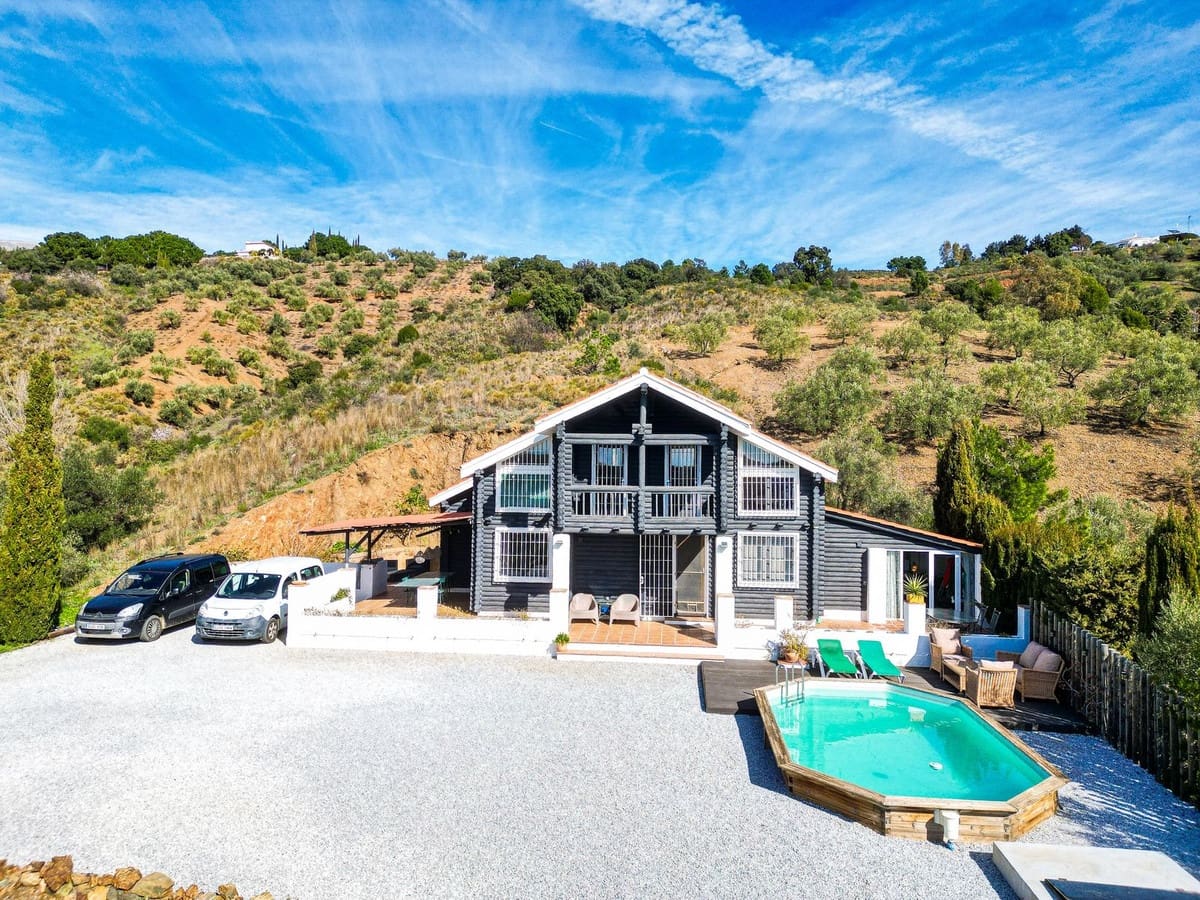 4 sypialnia Willa na sprzedaż w Canillas de Albaida z basenem garażem - 330 000 € (Ref: 9627187)