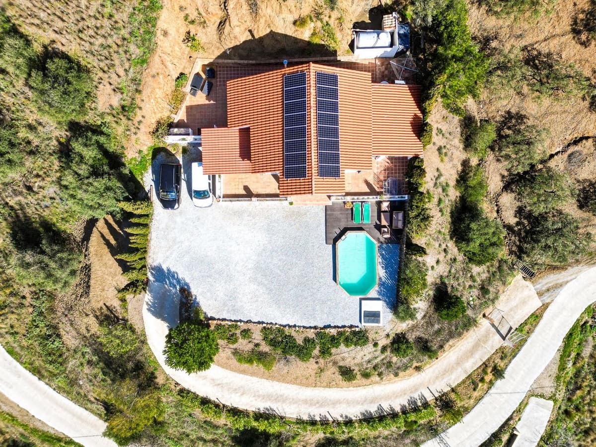 4 sypialnia Willa na sprzedaż w Canillas de Albaida z basenem garażem - 330 000 € (Ref: 9627187)