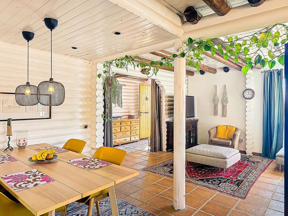 4 bedroom Villa for sale in Canillas de Albaida with pool garage - € 330,000 (Ref: 9627187)