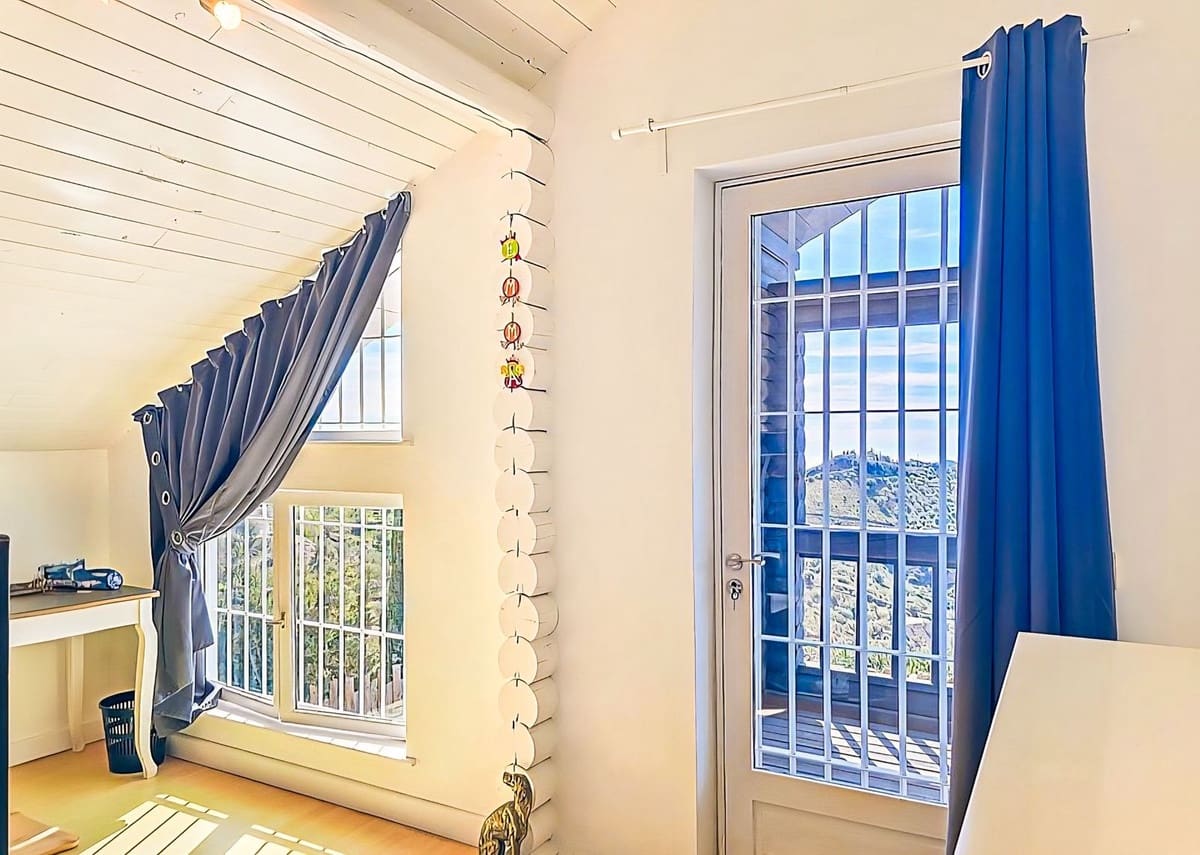 4 bedroom Villa for sale in Canillas de Albaida with pool garage - € 330,000 (Ref: 9627187)