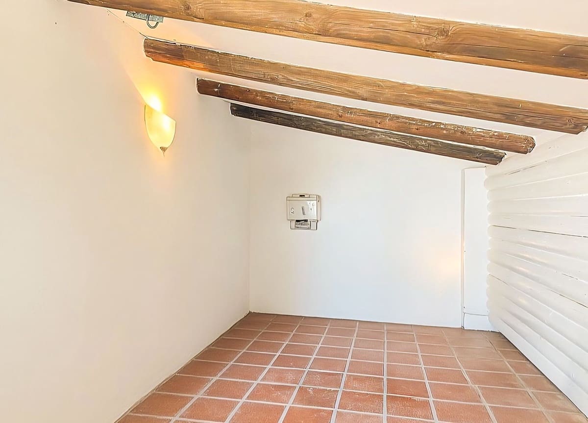 4 bedroom Villa for sale in Canillas de Albaida with pool garage - € 330,000 (Ref: 9627187)