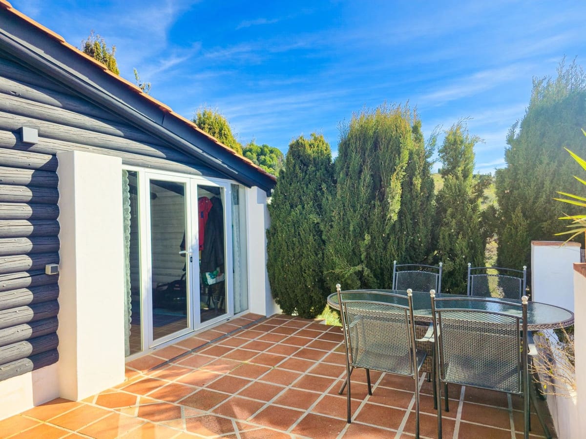 4 bedroom Villa for sale in Canillas de Albaida with pool garage - € 330,000 (Ref: 9627187)