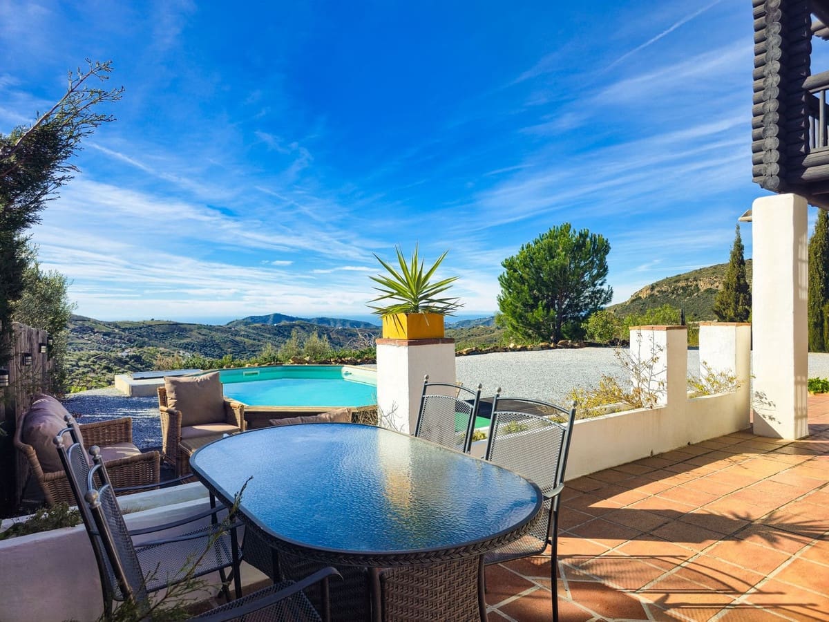 4 bedroom Villa for sale in Canillas de Albaida with pool garage - € 330,000 (Ref: 9627187)