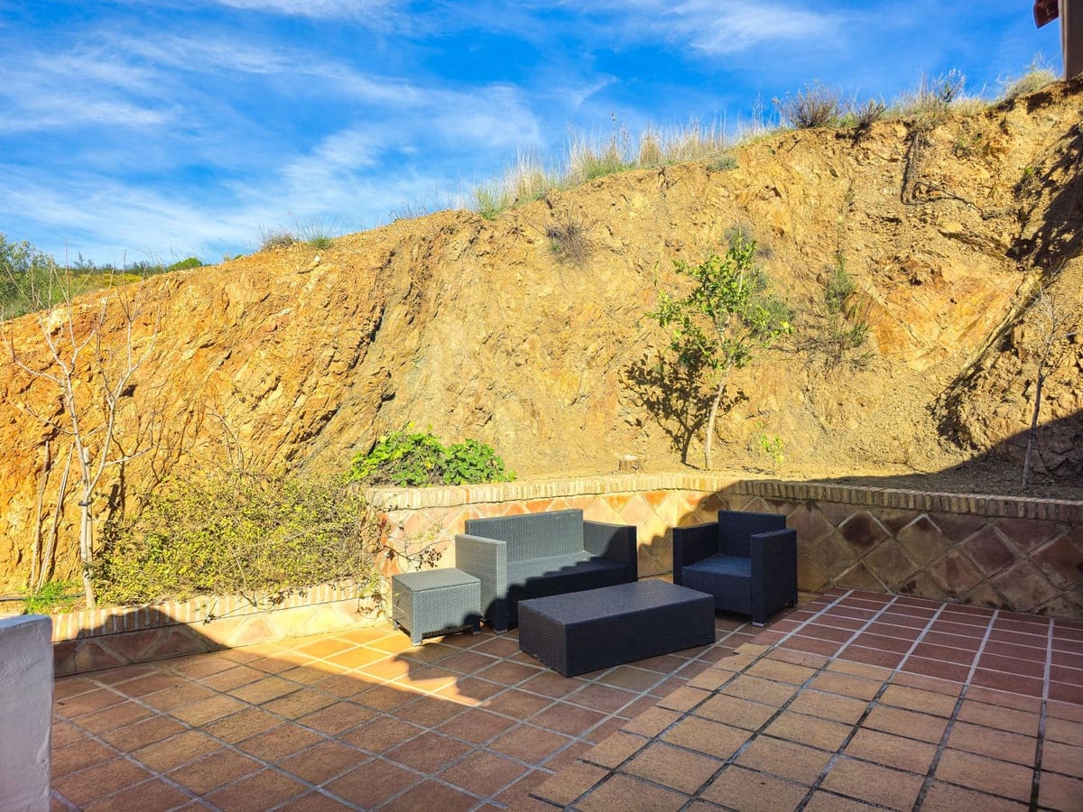 4 bedroom Villa for sale in Canillas de Albaida with pool garage - € 330,000 (Ref: 9627187)