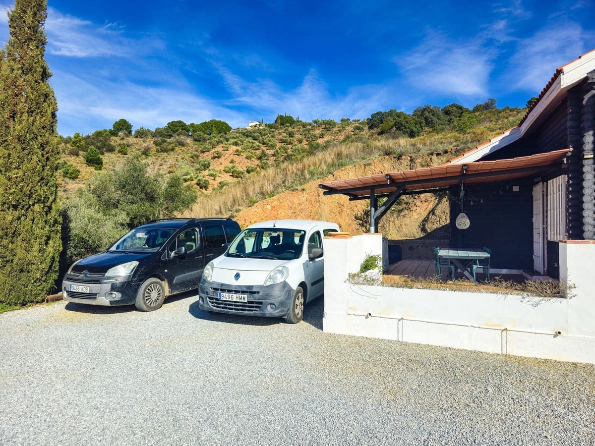 4 bedroom Villa for sale in Canillas de Albaida with pool garage - € 330,000 (Ref: 9627187)