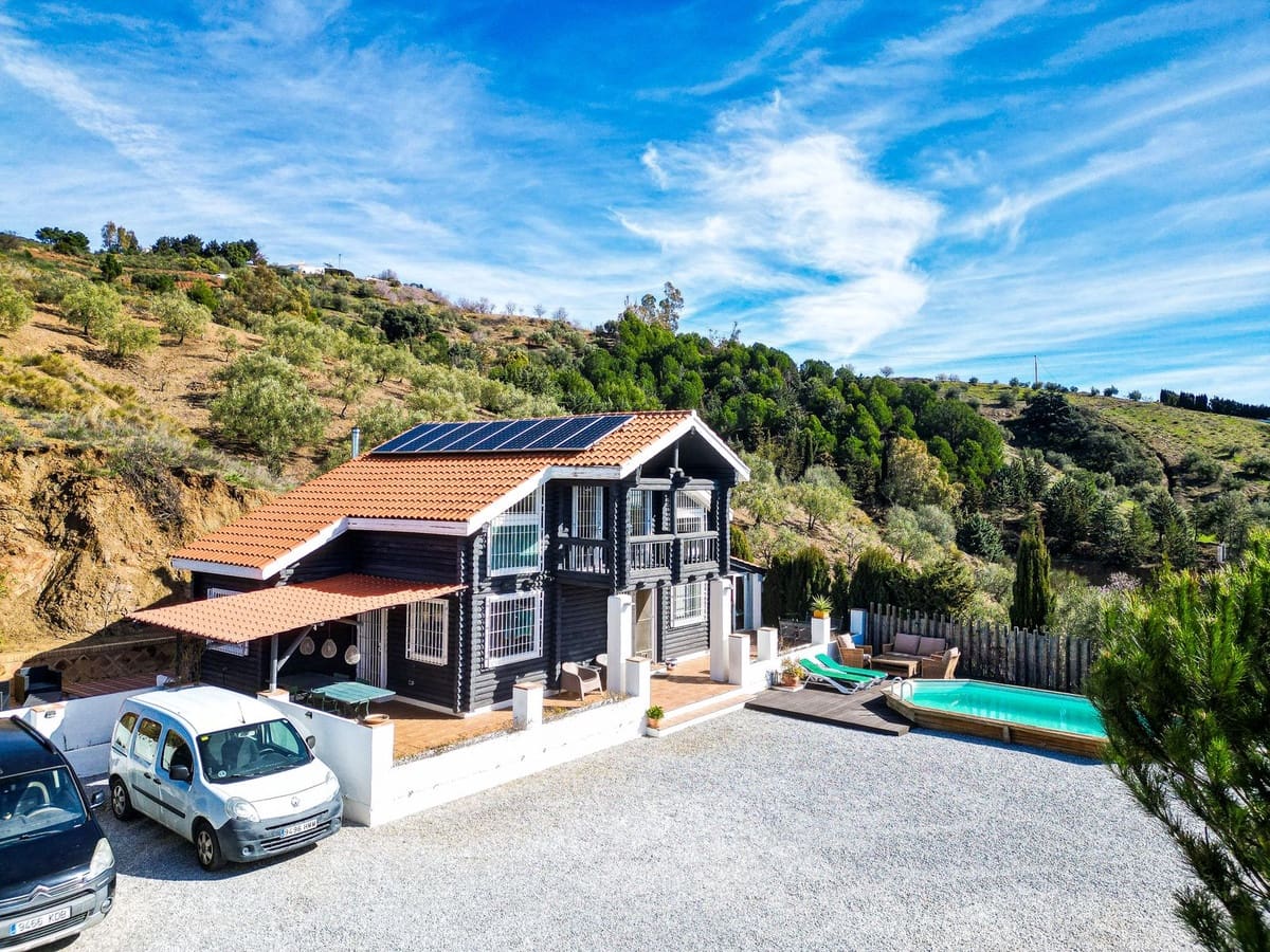 4 bedroom Villa for sale in Canillas de Albaida with pool garage - € 330,000 (Ref: 9627187)