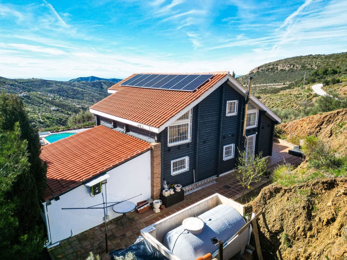 4 bedroom Villa for sale in Canillas de Albaida with pool garage - € 330,000 (Ref: 9627187)