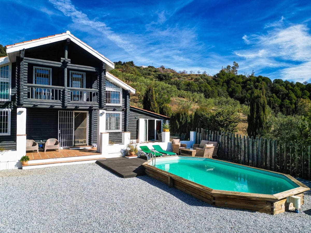 4 bedroom Villa for sale in Canillas de Albaida with pool garage - € 330,000 (Ref: 9627187)