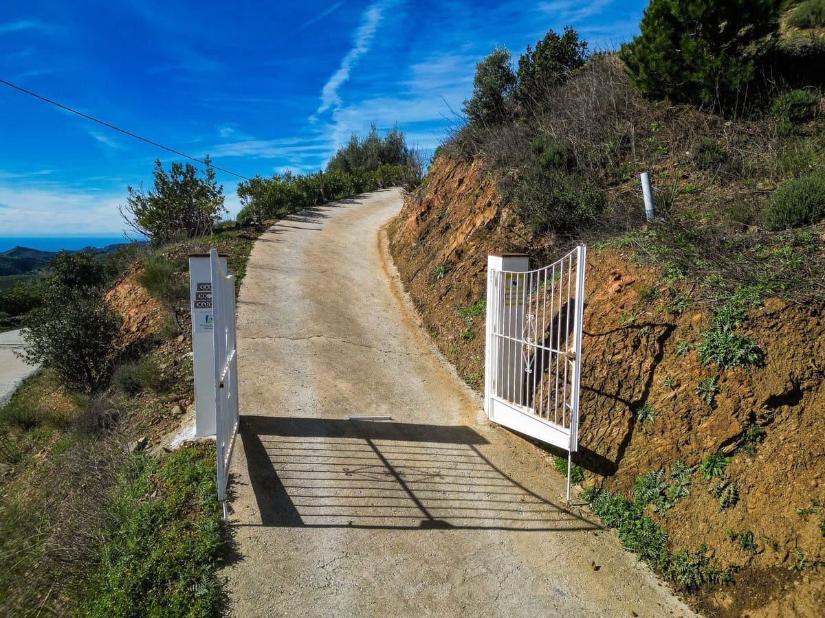 4 bedroom Villa for sale in Canillas de Albaida with pool garage - € 330,000 (Ref: 9627187)