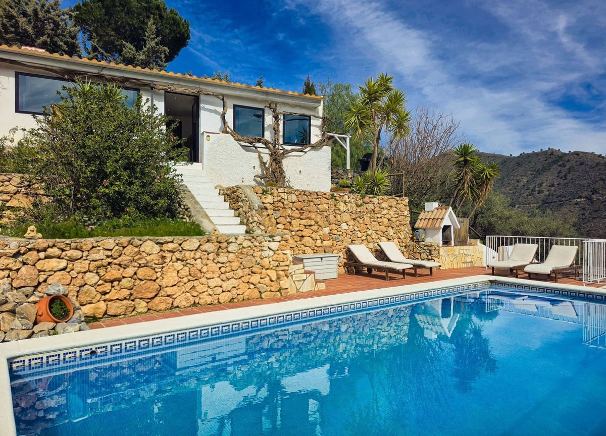 3 makuuhuone Huvila myytävänä paikassa Competa mukana uima-altaan 
autotalli - 485 000 € (Ref: 9629505)