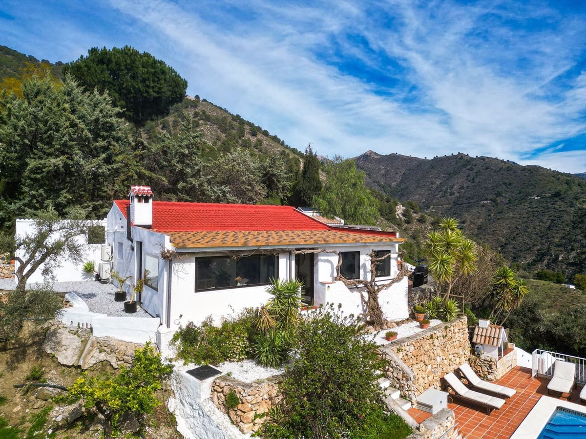 3 makuuhuone Huvila myytävänä paikassa Competa mukana uima-altaan 
autotalli - 485 000 € (Ref: 9629505)