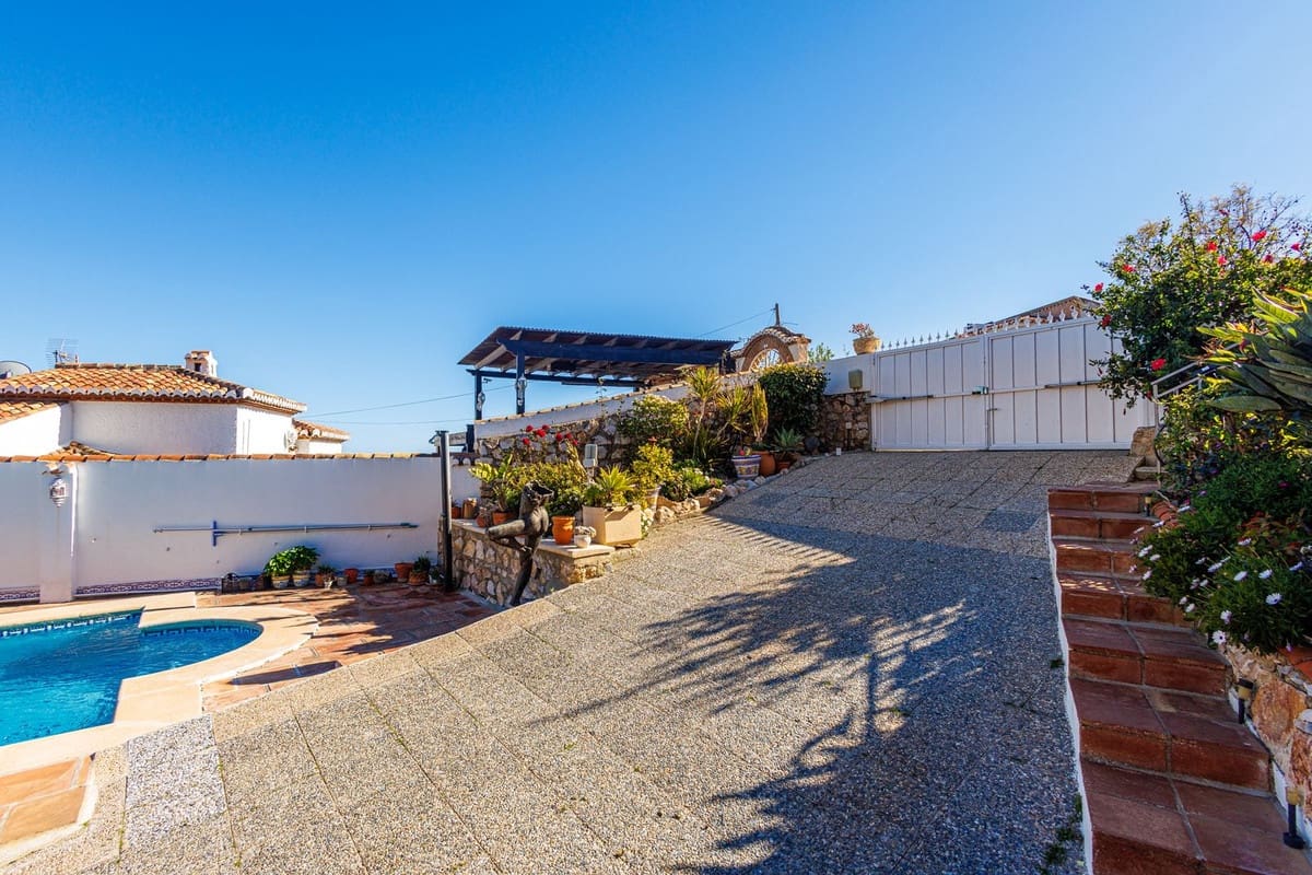 4 sovrum Villa till salu i Salobrena med pool garage - 575 000 € (Ref: 9629506)