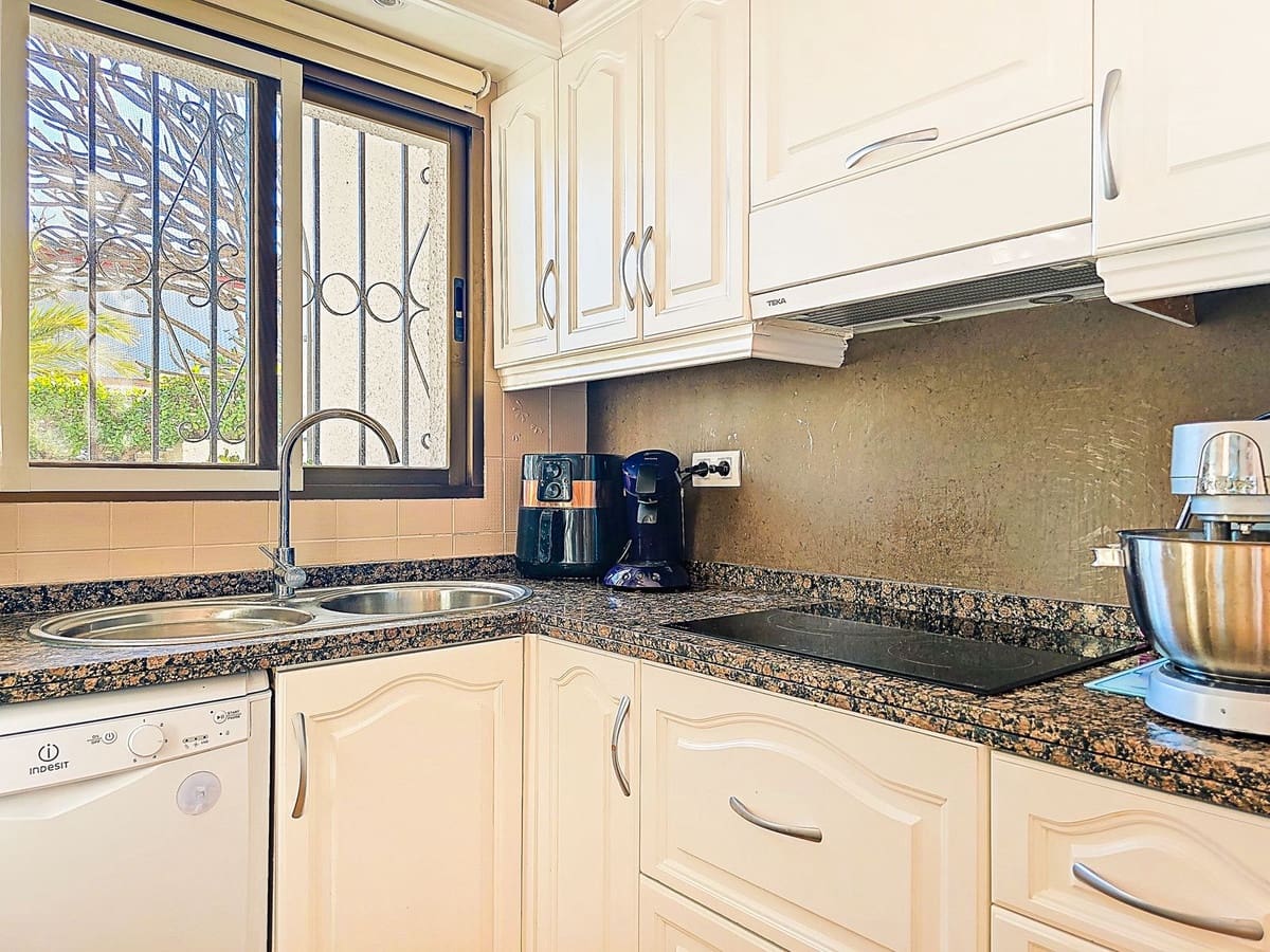 4 bedroom Villa for sale in Salobrena with pool garage - € 575,000 (Ref: 9629506)