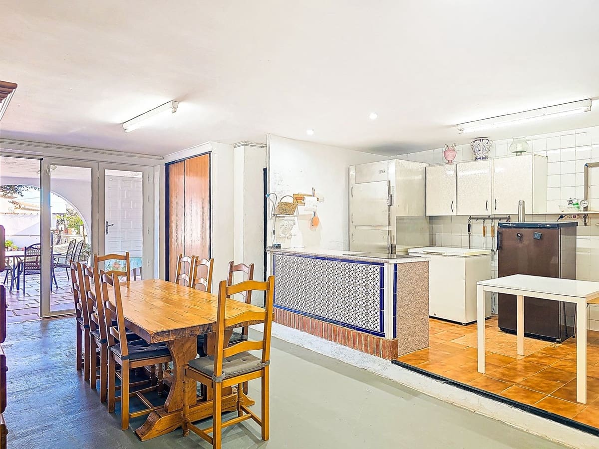 4 bedroom Villa for sale in Salobrena with pool garage - € 575,000 (Ref: 9629506)